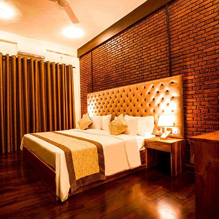 Manthra Leisure Hotel Kandy Exterior photo