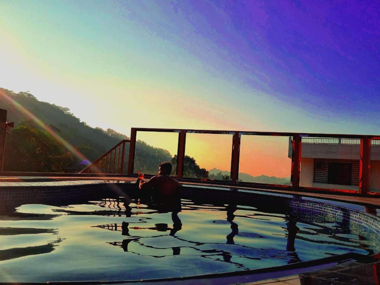 Manthra Leisure Hotel Kandy Exterior photo
