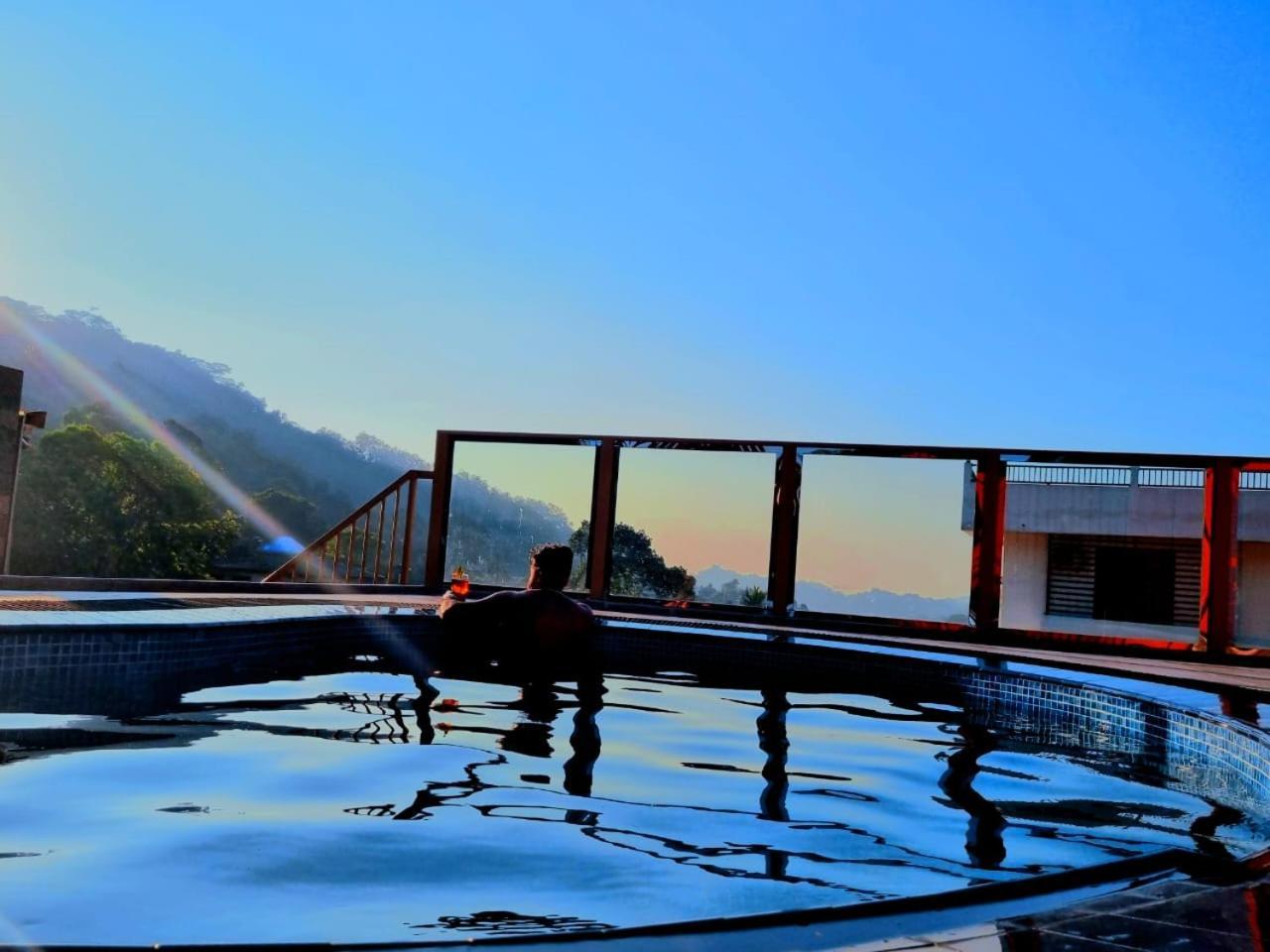 Manthra Leisure Hotel Kandy Exterior photo