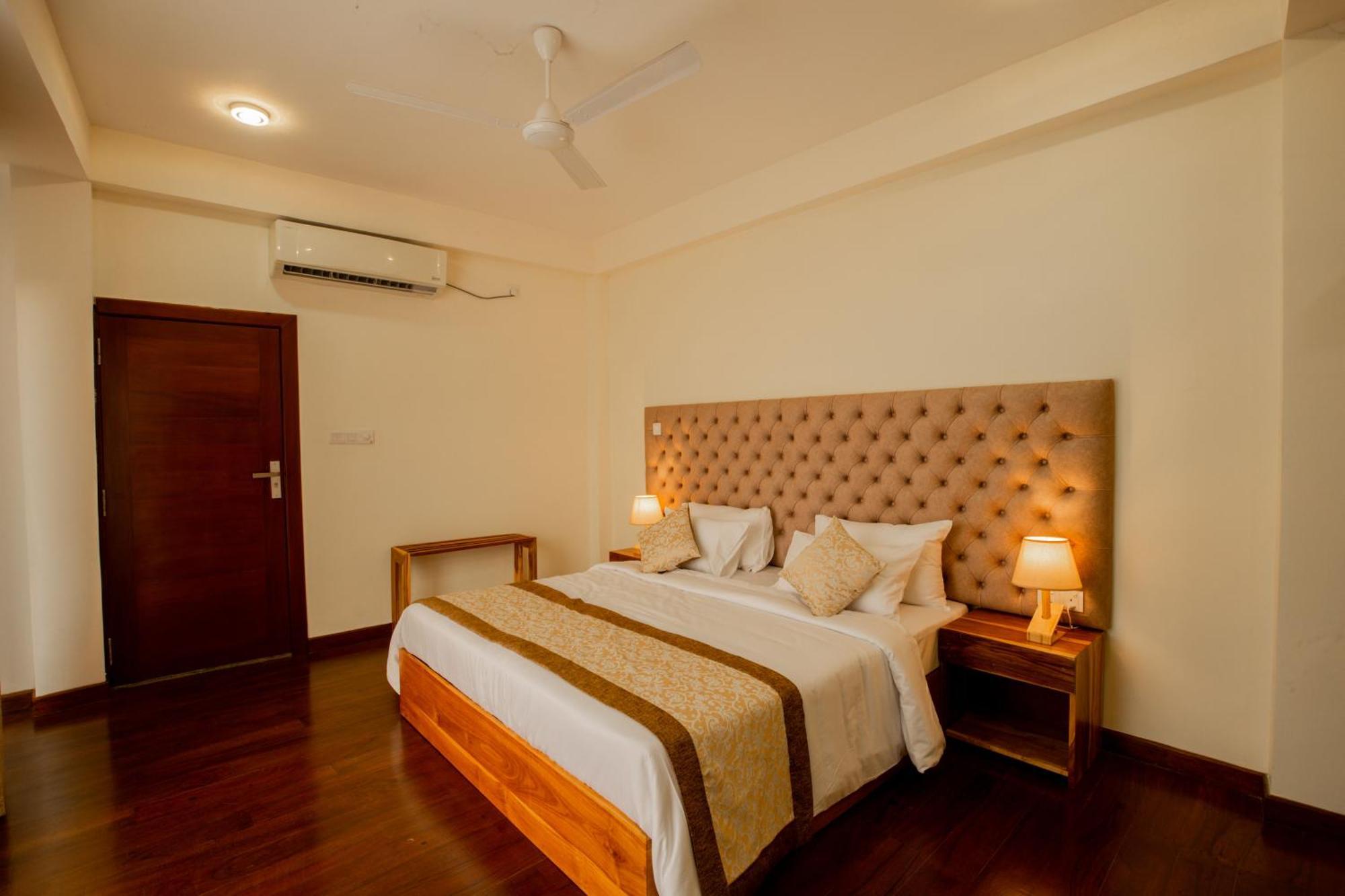 Manthra Leisure Hotel Kandy Exterior photo