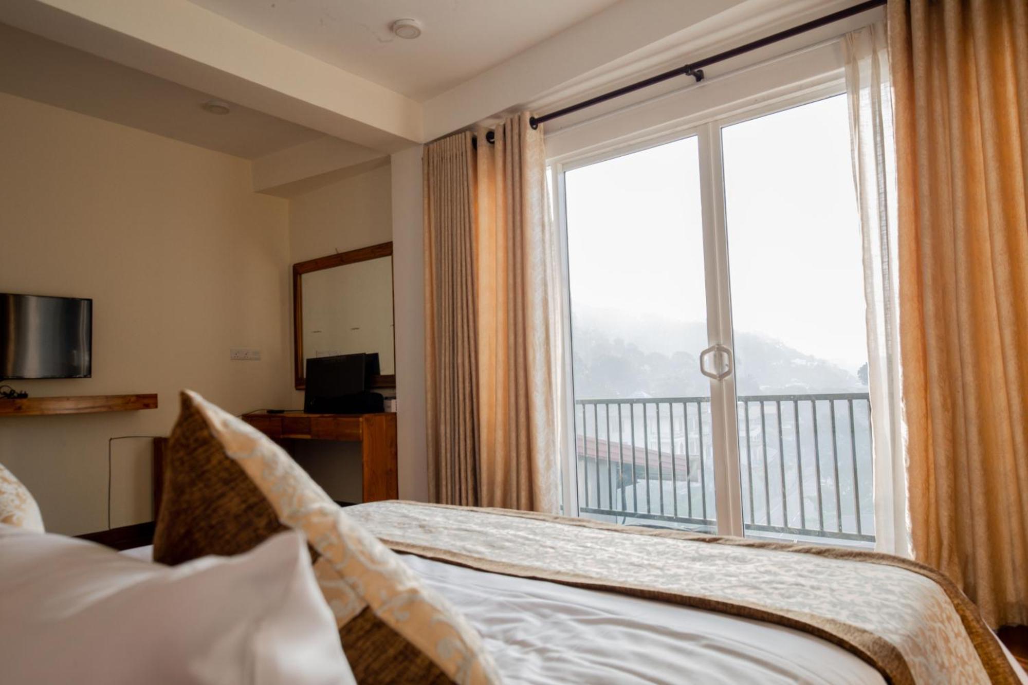 Manthra Leisure Hotel Kandy Exterior photo