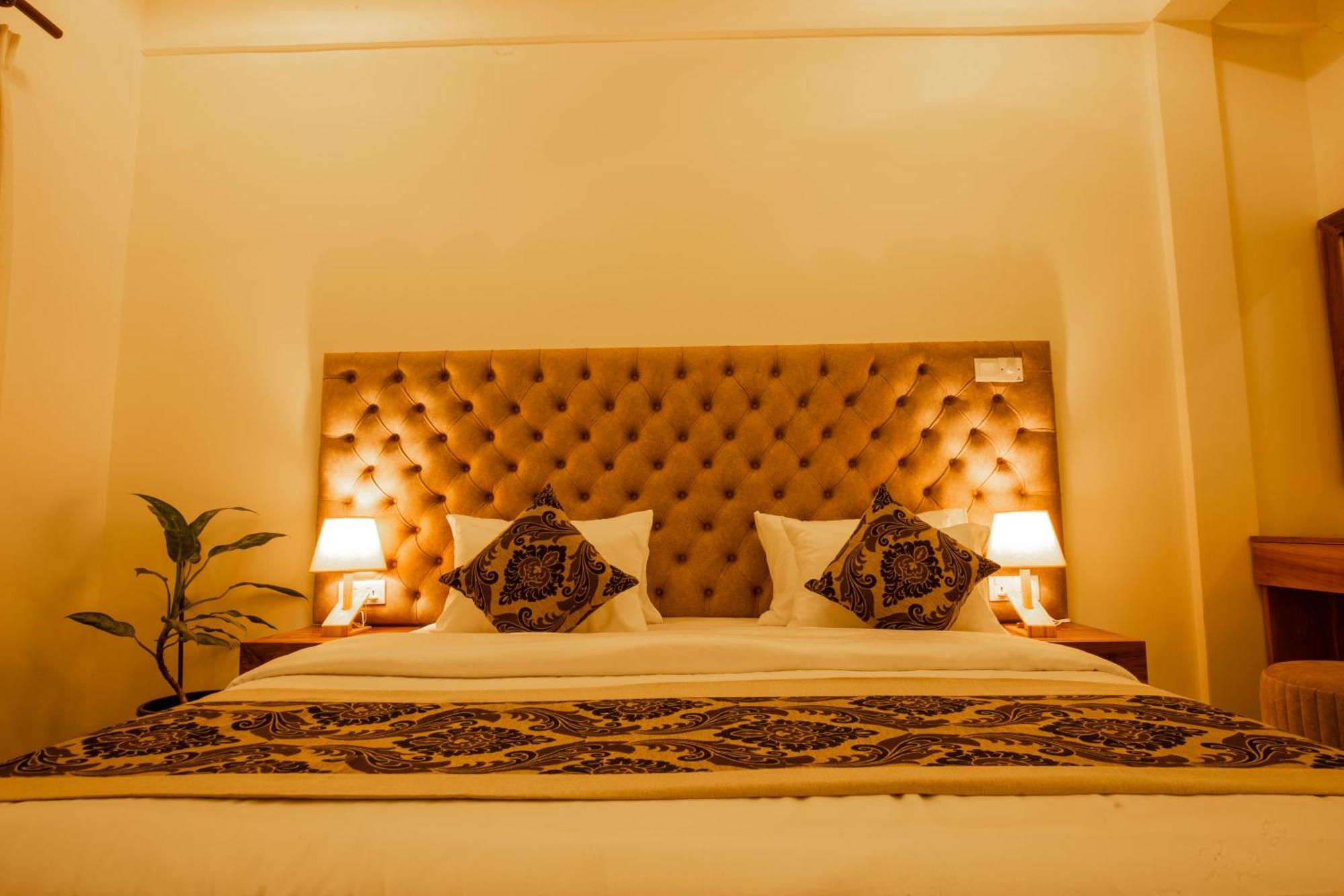 Manthra Leisure Hotel Kandy Exterior photo