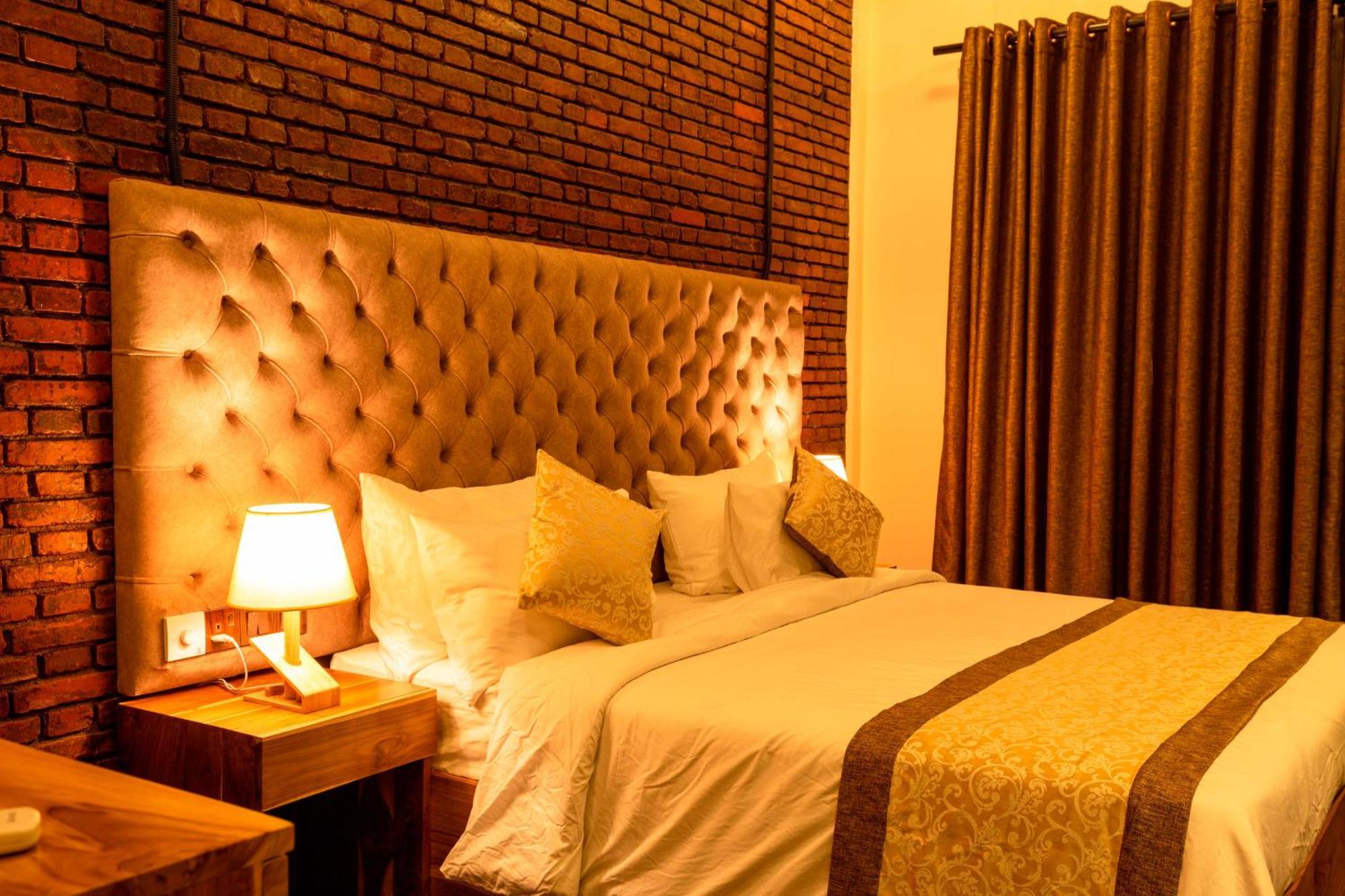 Manthra Leisure Hotel Kandy Exterior photo