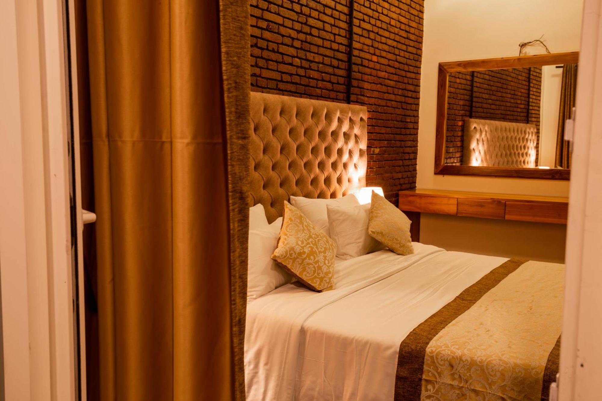 Manthra Leisure Hotel Kandy Exterior photo