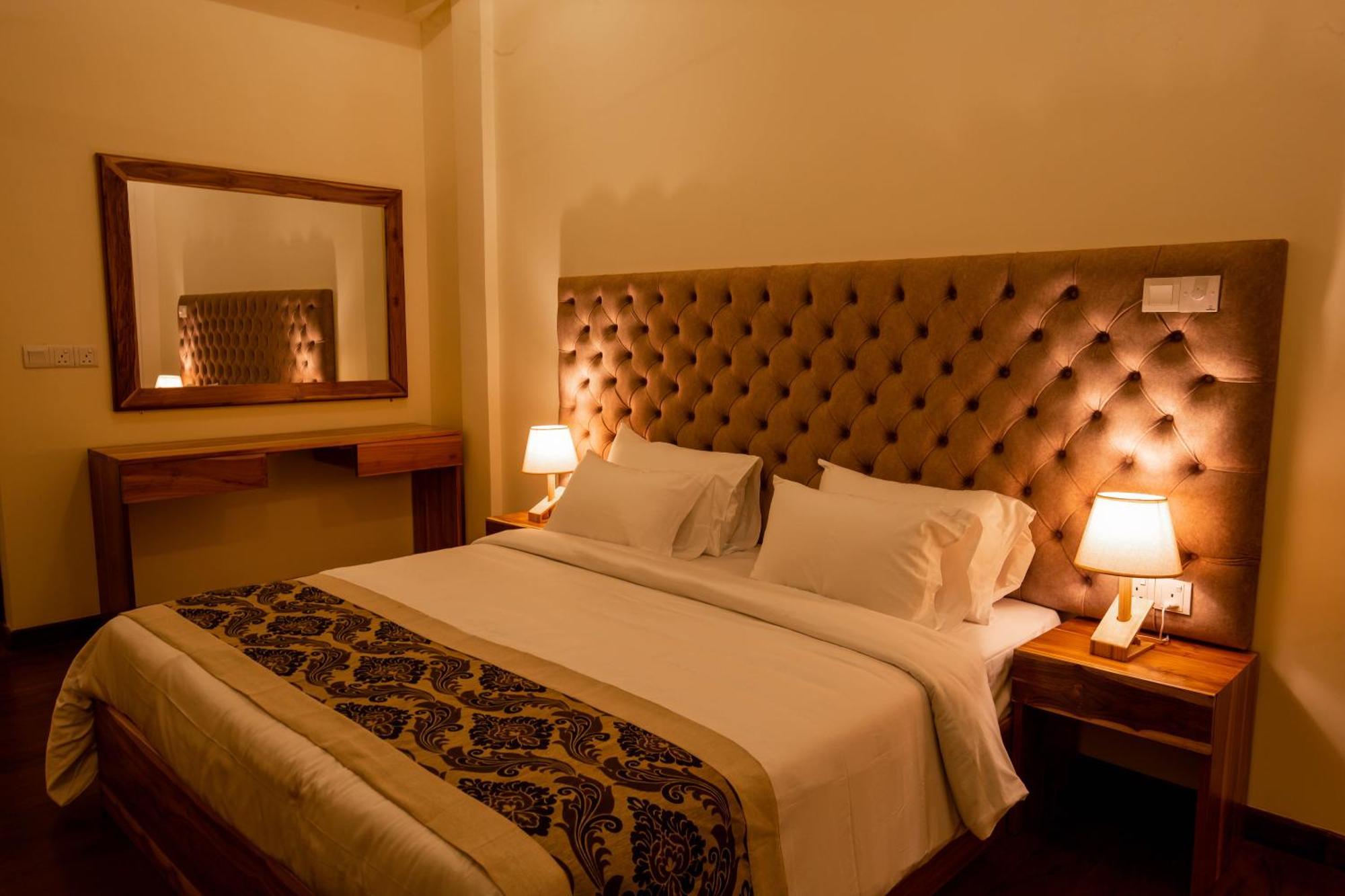 Manthra Leisure Hotel Kandy Exterior photo