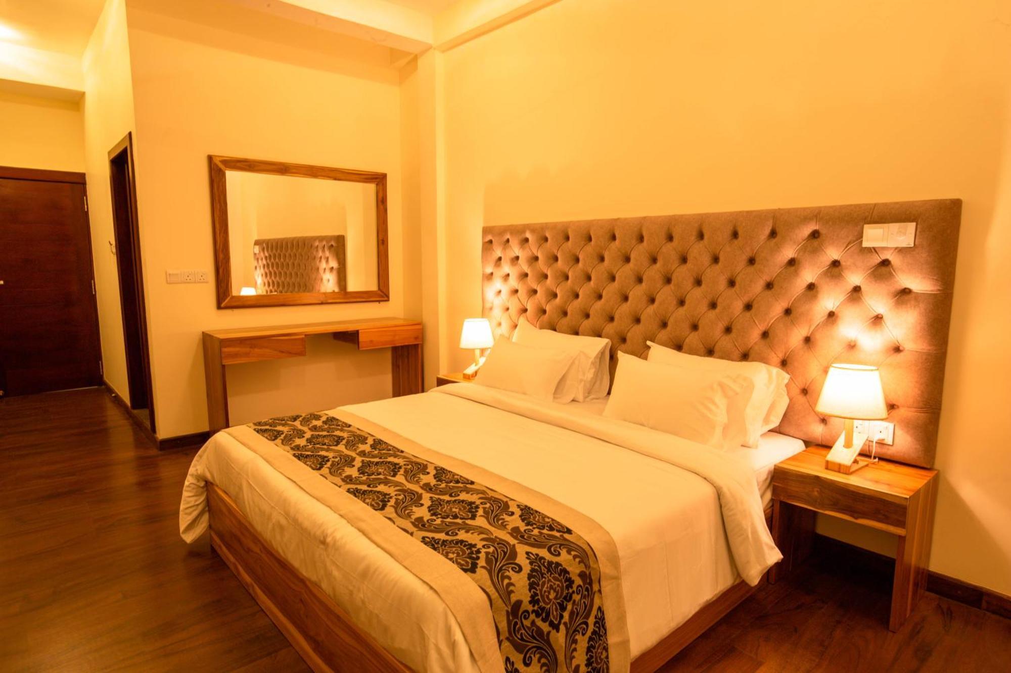 Manthra Leisure Hotel Kandy Exterior photo