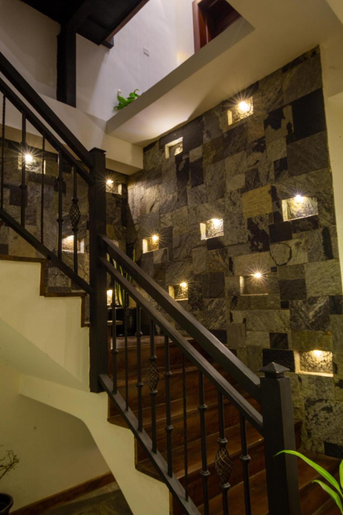 Manthra Leisure Hotel Kandy Exterior photo