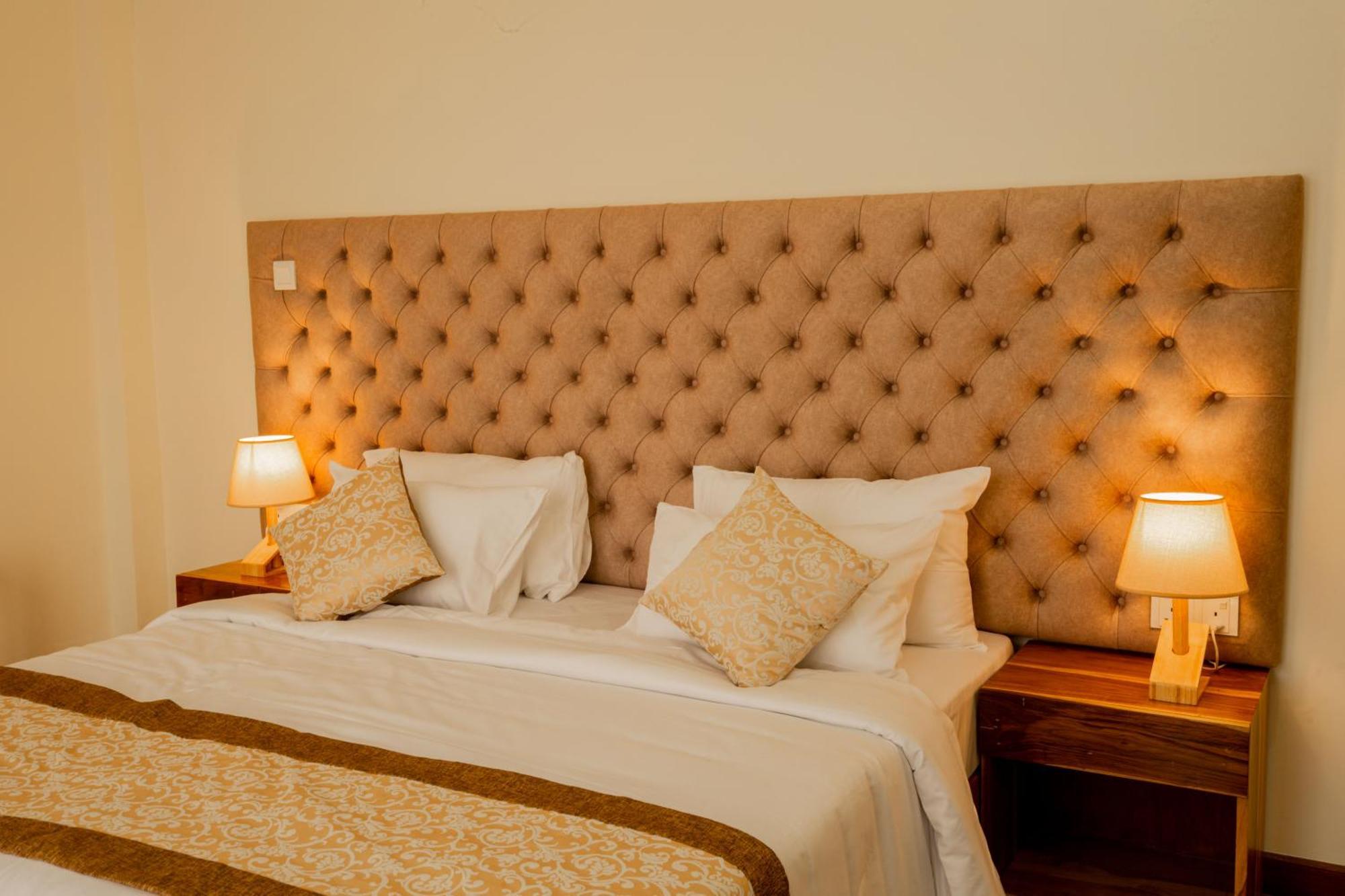 Manthra Leisure Hotel Kandy Exterior photo