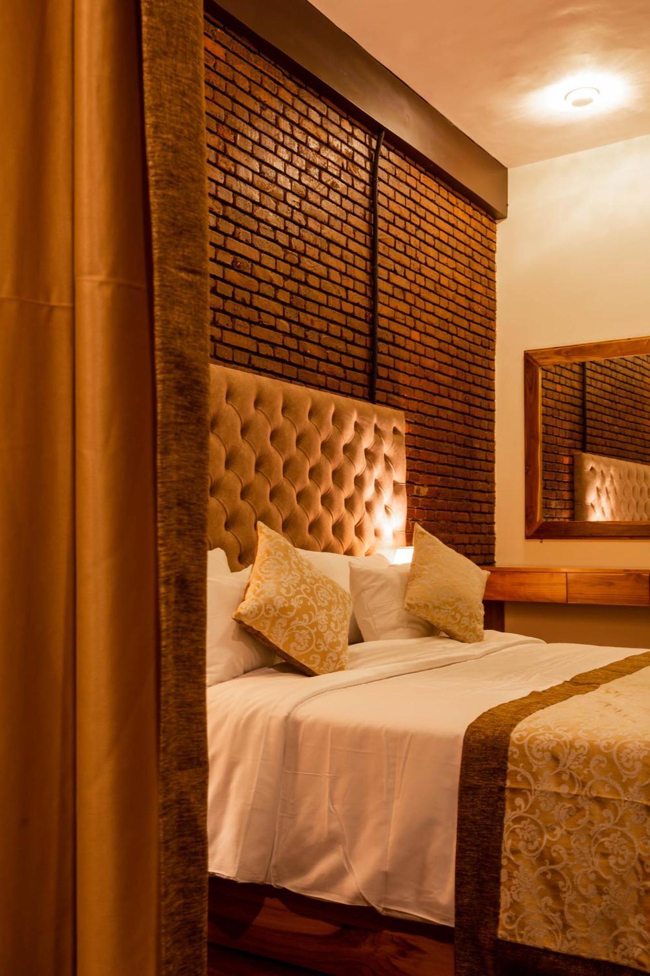 Manthra Leisure Hotel Kandy Exterior photo