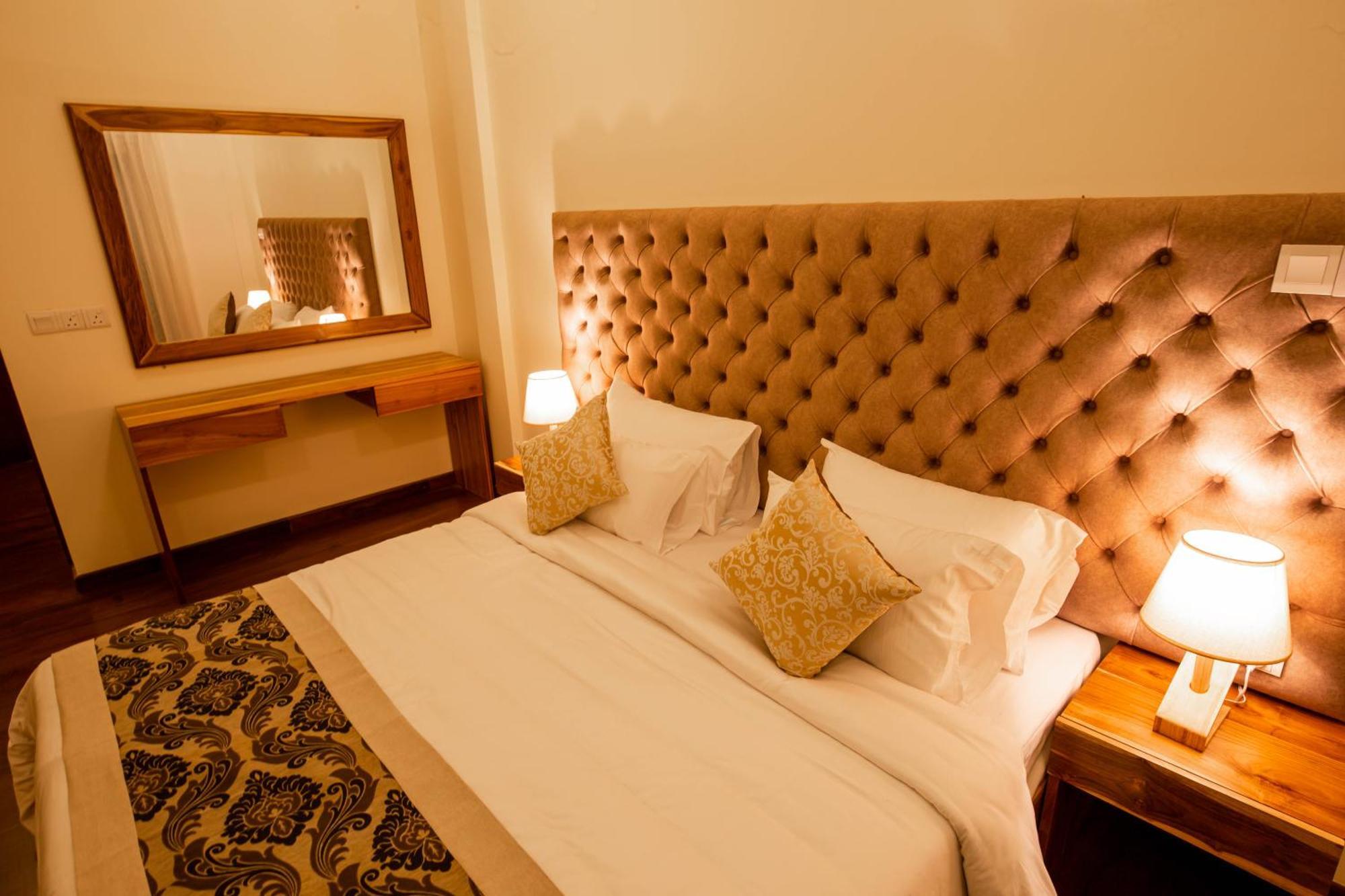 Manthra Leisure Hotel Kandy Exterior photo